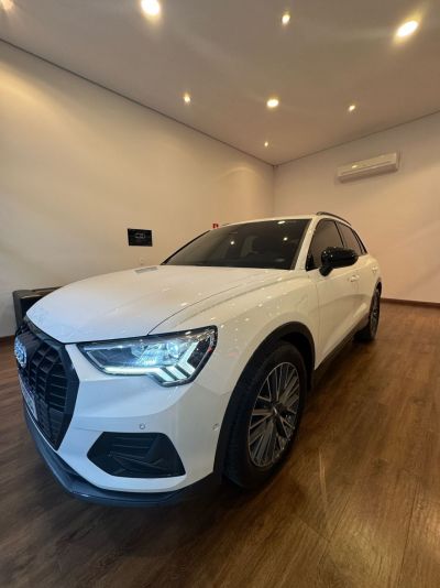 AUDI - Q3 Black S-tronic 1.4